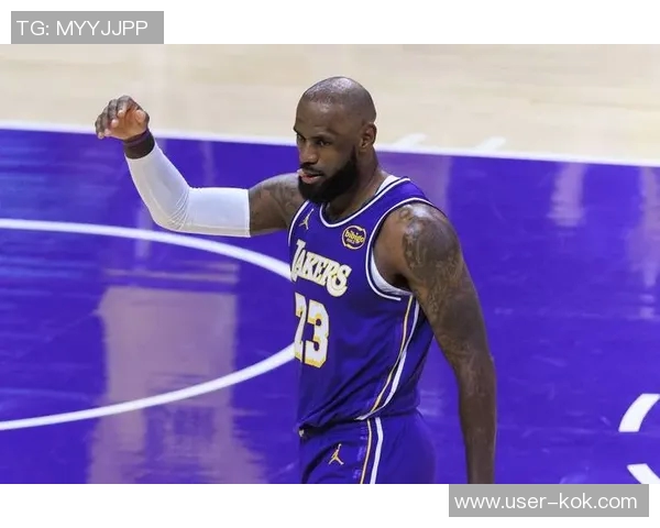 詹姆斯拒绝比较骑士队历史强调尊重每个时代的球员与成就 詹姆斯拒绝比较骑士队历史强调尊重每个时代的球员与成就